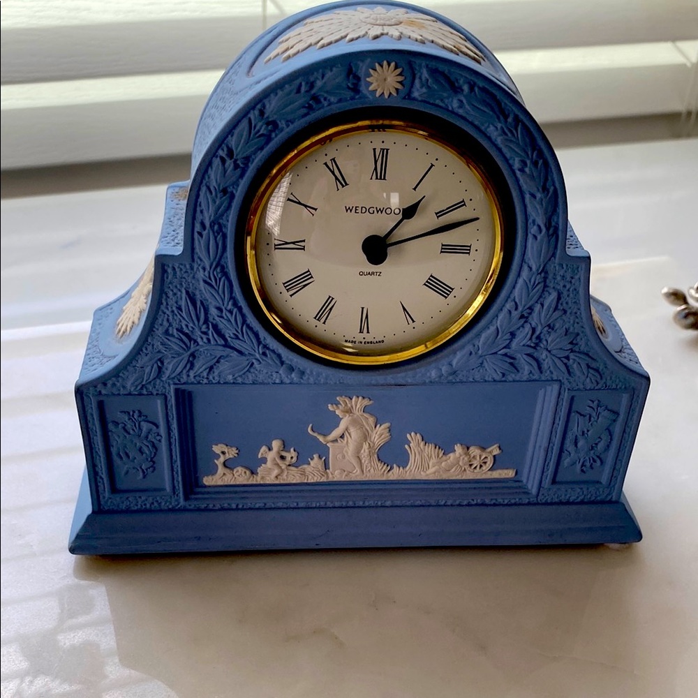 Blue Jasperware Wedgwood Clock-Authentic 
Beautiful detailed white relief 💙💙💙